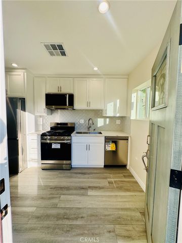 9318 Encino Ave, Northridge, CA 91325