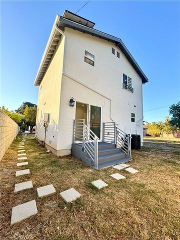 9318 Encino Ave, Northridge, CA 91325