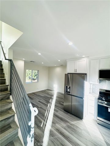 9318 Encino Ave, Northridge, CA 91325