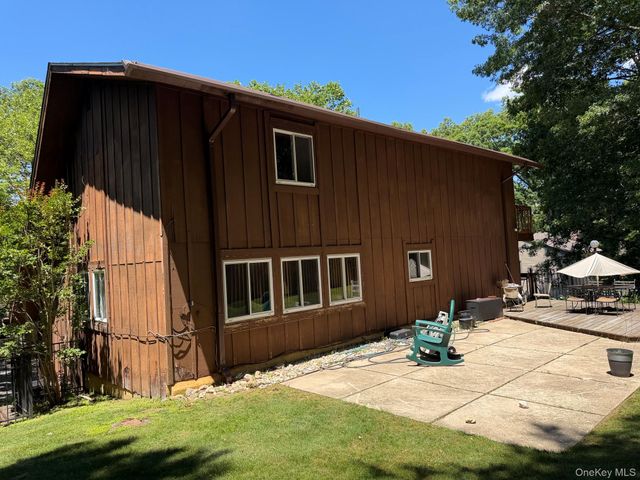10 Melia Way, Huntington Station, NY 11746