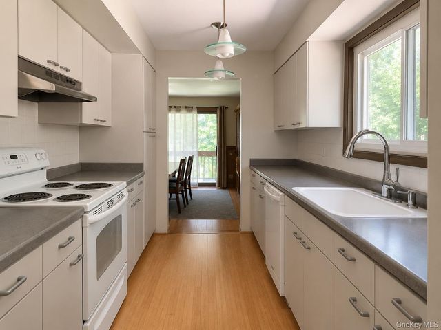 10 Melia Way, Huntington Station, NY 11746