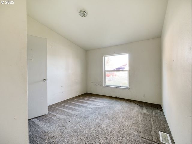 1904 LOGAN St, Klamath Falls, OR 97603