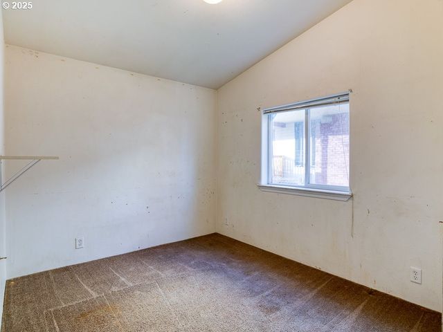 1904 LOGAN St, Klamath Falls, OR 97603