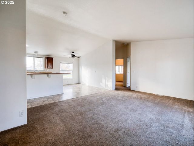 1904 LOGAN St, Klamath Falls, OR 97603