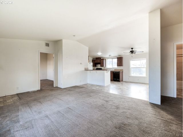 1904 LOGAN St, Klamath Falls, OR 97603