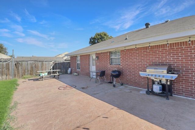 428 S Las Vegas Trail, White Settlement, TX 76108