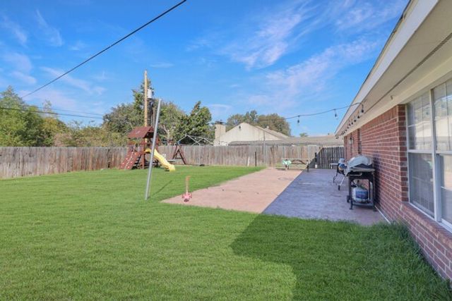 428 S Las Vegas Trail, White Settlement, TX 76108