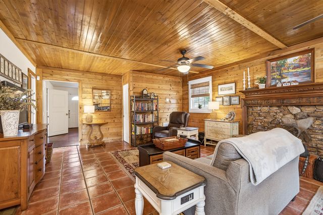 160 Indian Rock Loop, Crossville, TN 38572