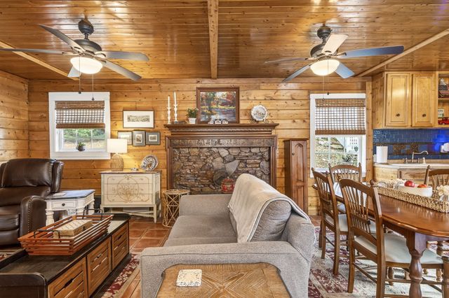 160 Indian Rock Loop, Crossville, TN 38572