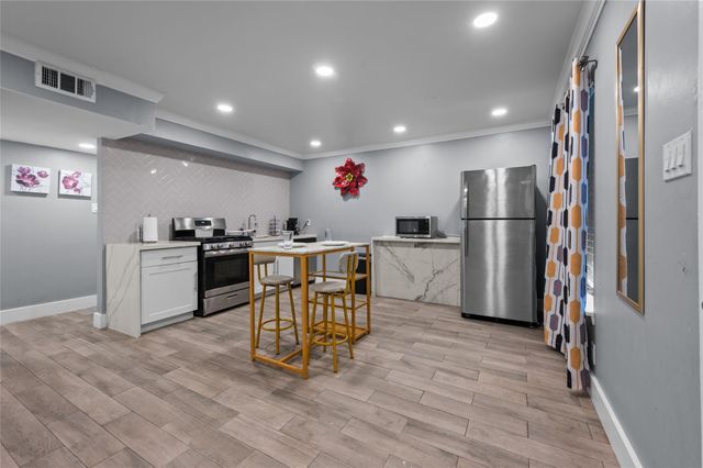 3611 Graustark Street 17, Houston, TX 77006