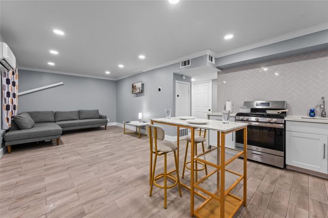 3611 Graustark Street 17, Houston, TX 77006