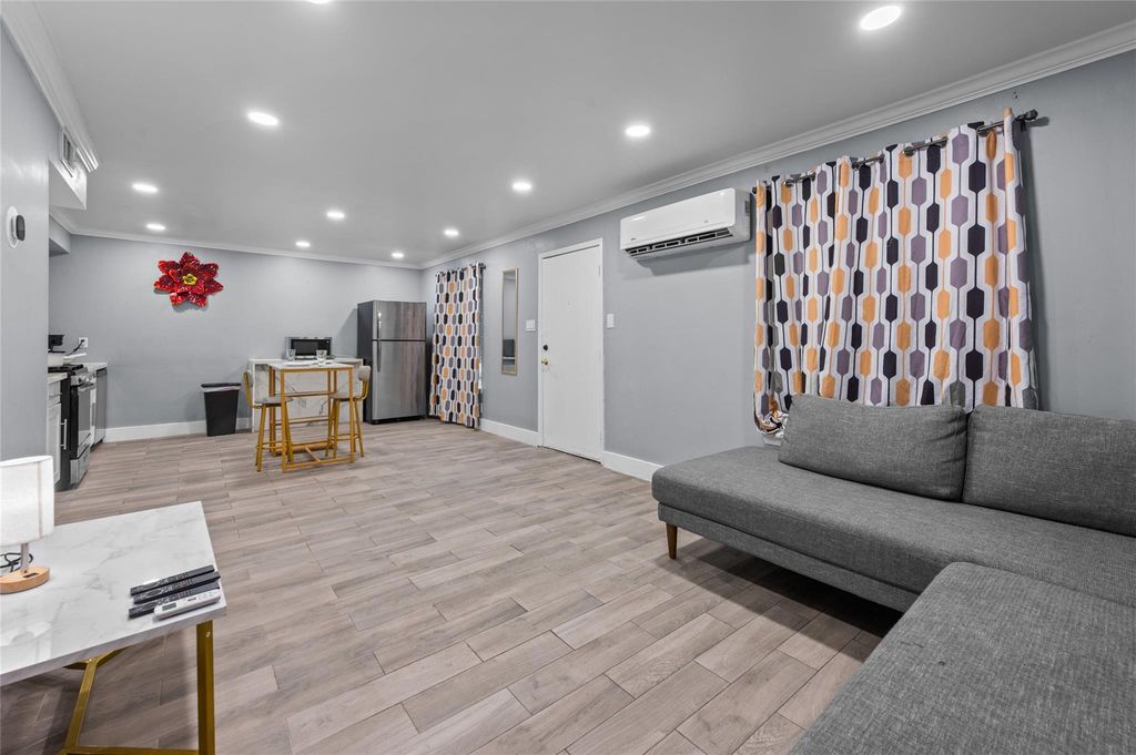 3611 Graustark Street 17, Houston, TX 77006
