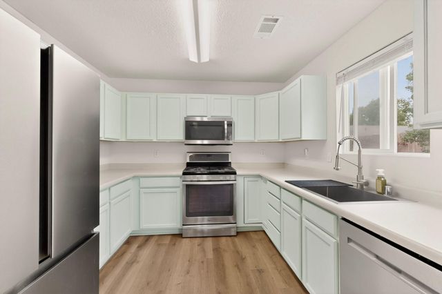 3035 Logan Meadows Drive NE, Rio Rancho, NM 87144