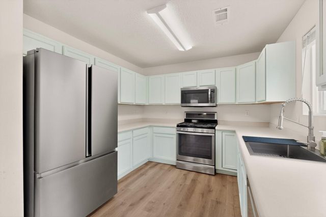3035 Logan Meadows Drive NE, Rio Rancho, NM 87144