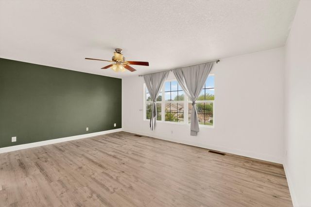 3035 Logan Meadows Drive NE, Rio Rancho, NM 87144