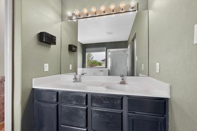 3035 Logan Meadows Drive NE, Rio Rancho, NM 87144