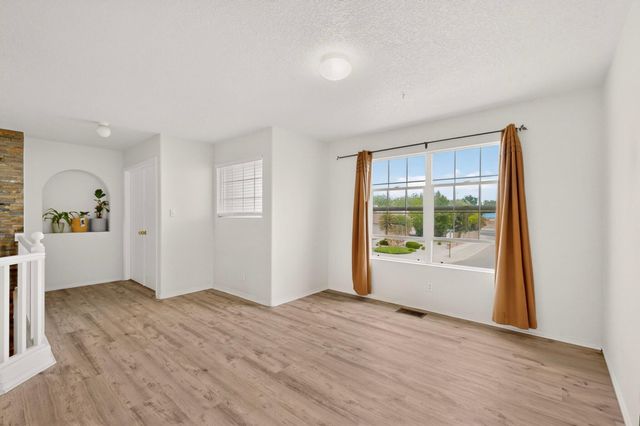 3035 Logan Meadows Drive NE, Rio Rancho, NM 87144