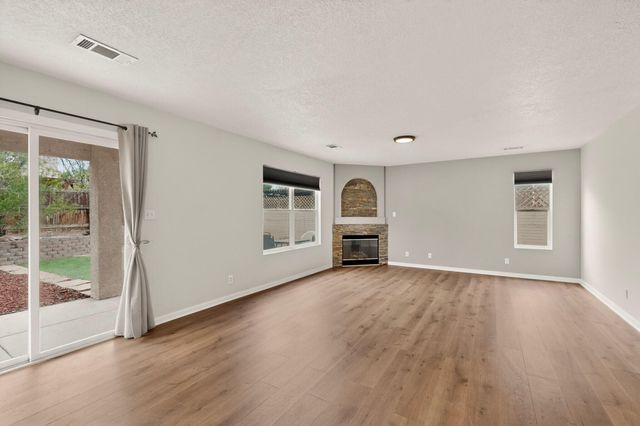3035 Logan Meadows Drive NE, Rio Rancho, NM 87144
