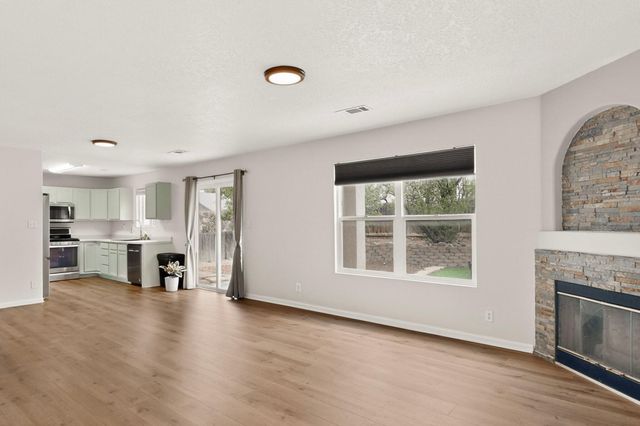 3035 Logan Meadows Drive NE, Rio Rancho, NM 87144