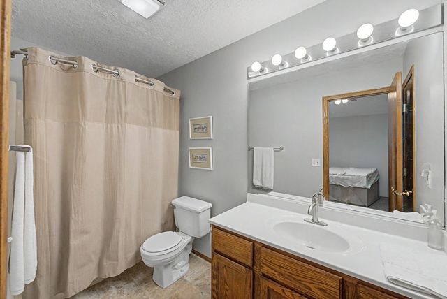 1705 NE Innsbruck Court, Ankeny, IA 50021