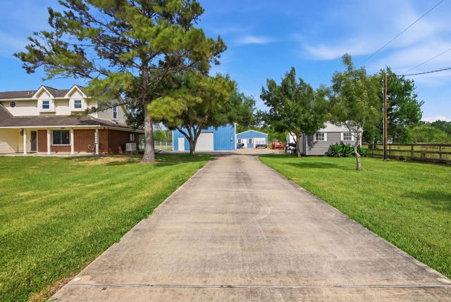 3625 County Road 36, Angleton, TX 77515