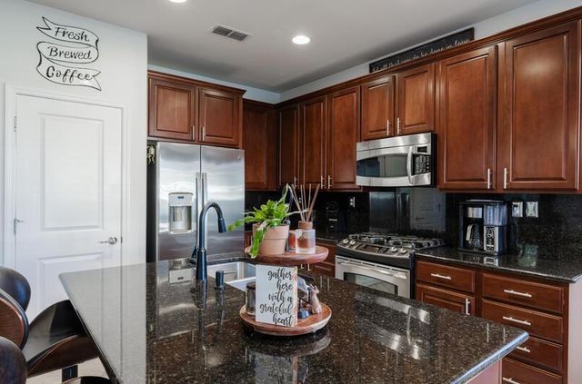 3201 Monument Dr, Roseville, CA 95747