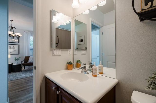 3201 Monument Dr, Roseville, CA 95747