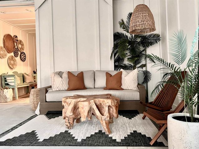 1466 Seaside Cir, Navarre, FL 32566