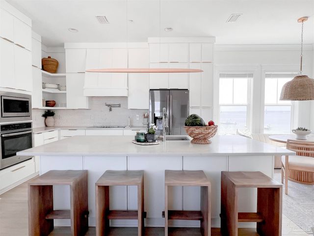 1466 Seaside Cir, Navarre, FL 32566