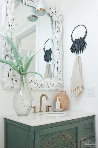 1466 Seaside Cir, Navarre, FL 32566