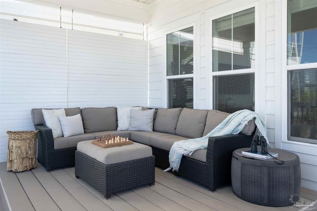 1466 Seaside Cir, Navarre, FL 32566