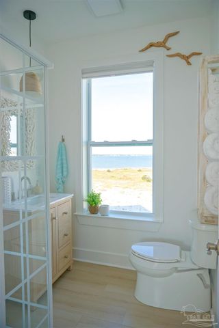 1466 Seaside Cir, Navarre, FL 32566