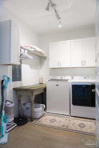 1466 Seaside Cir, Navarre, FL 32566