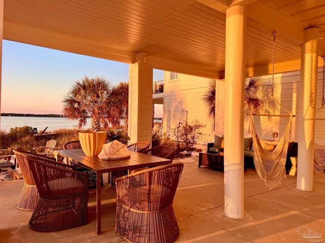 1466 Seaside Cir, Navarre, FL 32566