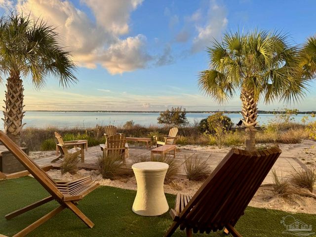 1466 Seaside Cir, Navarre, FL 32566