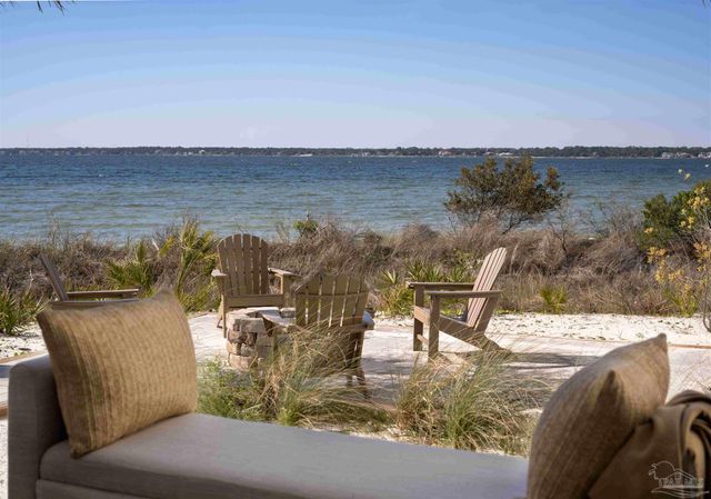 1466 Seaside Cir, Navarre, FL 32566