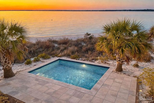 1466 Seaside Cir, Navarre, FL 32566