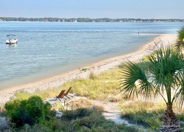 1466 Seaside Cir, Navarre, FL 32566