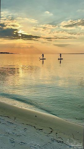 1466 Seaside Cir, Navarre, FL 32566