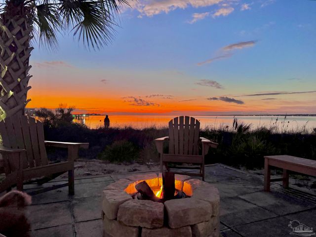 1466 Seaside Cir, Navarre, FL 32566