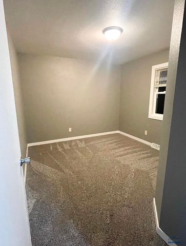 247 E OAKLAND, Rapid City, SD 57701