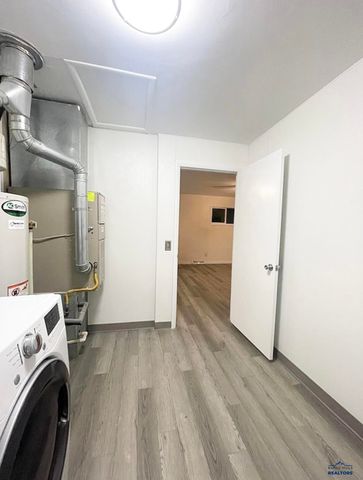 247 E OAKLAND, Rapid City, SD 57701