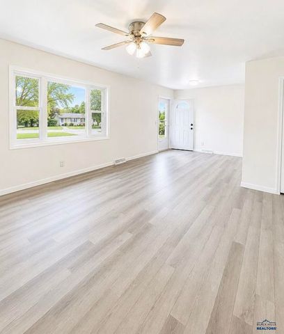 247 E OAKLAND, Rapid City, SD 57701