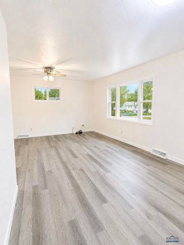 247 E OAKLAND, Rapid City, SD 57701