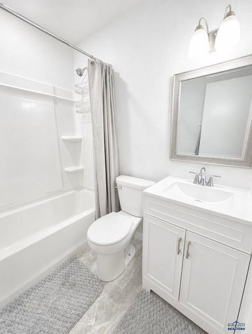 247 E OAKLAND, Rapid City, SD 57701