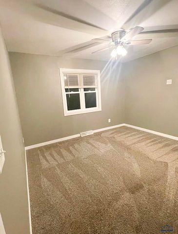 247 E OAKLAND, Rapid City, SD 57701