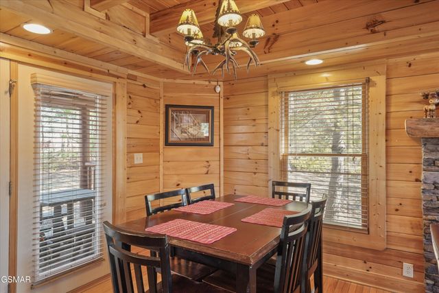 1679 Mountain Lodge Way, Pigeon Forge, TN 37862