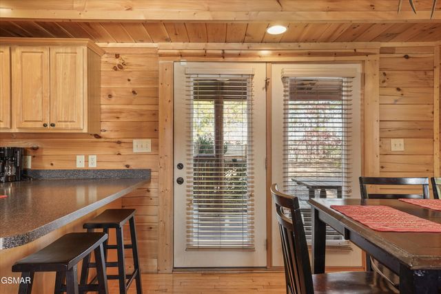 1679 Mountain Lodge Way, Pigeon Forge, TN 37862