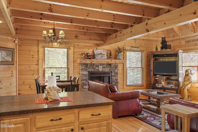 1679 Mountain Lodge Way, Pigeon Forge, TN 37862