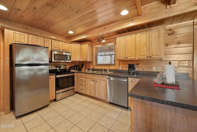1679 Mountain Lodge Way, Pigeon Forge, TN 37862
